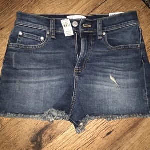 PINK VS High-Waisted Cut Off shorts